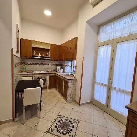 Апартаменти Casa Mia Al Plebiscito Неаполь Екстер'єр фото